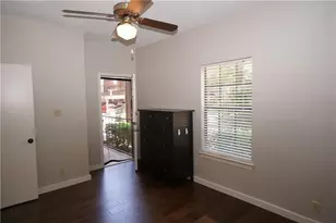 203 E 31st St, Austin, TX 78705 - Photo 17