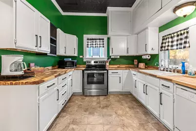 200 Gresham Street, Smithville, TX 78957 - Photo 13