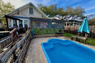 802 Hudgins St, Smithville, TX 78957 - Photo 5