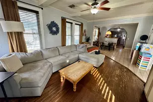 802 Hudgins St, Smithville, TX 78957 - Photo 7