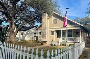 802 Hudgins St, Smithville, TX 78957 - Photo 1