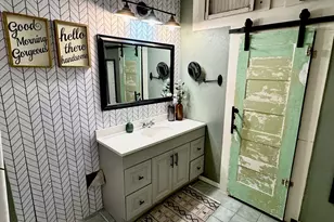 802 Hudgins St, Smithville, TX 78957 - Photo 15