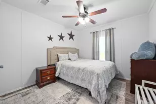 117 Castellana Wy, Elgin, TX 78621 - Photo 17