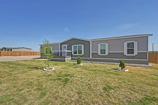 117 Castellana Wy, Elgin, TX 78621 - Photo 3