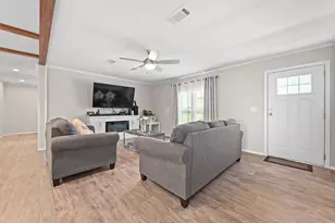 117 Castellana Wy, Elgin, TX 78621 - Photo 7