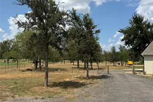 1353 Red Town Rd, Elgin, TX 78621 - Photo 29