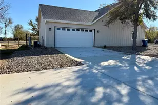 1353 Red Town Rd, Elgin, TX 78621 - Photo 5