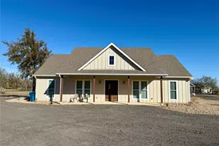 1353 Red Town Rd, Elgin, TX 78621 - Photo 3