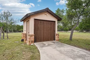 290 Miss Donna Ln, Dripping Springs, TX 78620 - Photo 35