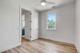 4127 E 12th St, Austin, TX 78721 - Photo 19