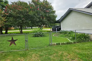 1206 W 8th St, Caldwell, TX 77836 - Photo 31