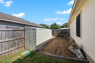 311 Phillips St, Hutto, TX 78634 - Photo 37