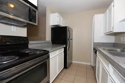 400 W 35th Street #202, Austin, TX 78705 - Photo 5