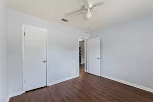 2011 E Stassney Ln, Austin, TX 78744 - Photo 11
