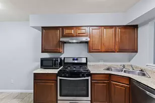 2011 E Stassney Ln, Austin, TX 78744 - Photo 7