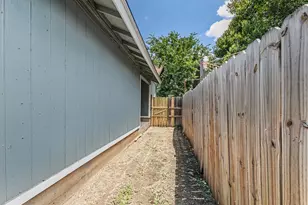 2011 E Stassney Ln, Austin, TX 78744 - Photo 17