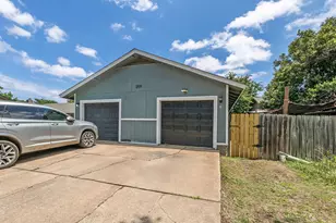 2011 E Stassney Ln, Austin, TX 78744 - Photo 19
