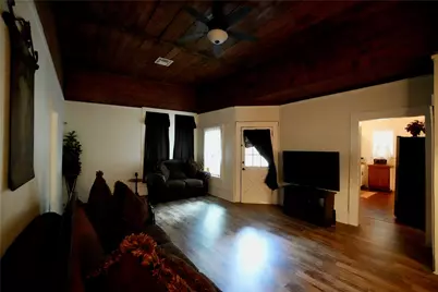 1704 N Houston Avenue, Cameron, TX 76520 - Photo 11