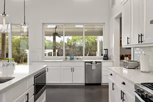 6601 North Lakewoods Dr, Georgetown, TX 78633 - Photo 11