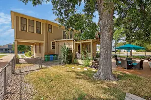 622 W 7th St, Taylor, TX 76574 - Photo 31