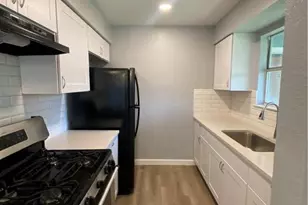 511 Central Ave, Elgin, TX 78621 - Photo 5