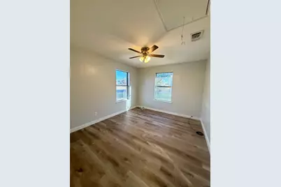 511 Central Avenue #A, Elgin, TX 78621 - Photo 7