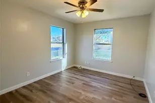 511 Central Ave, Elgin, TX 78621 - Photo 7