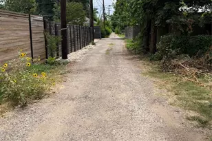 2511 E Cesar Chavez St, Austin, TX 78702 - Photo 11