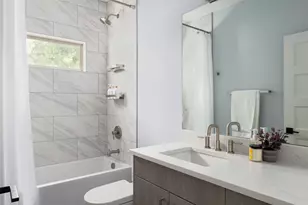 1193 E M. Franklin Ave, Austin, TX 78721 - Photo 11