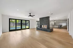 8900 Point W Dr, Austin, TX 78759 - Photo 9