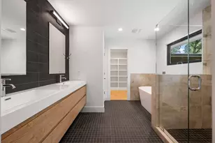 8900 Point W Dr, Austin, TX 78759 - Photo 23