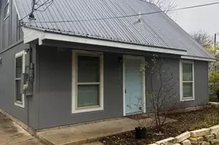 622 Trinity St, Lockhart, TX 78644 - Photo 1
