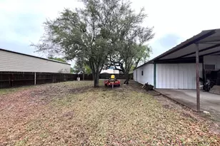 206 Hinton St, Three Rivers, TX 78071 - Photo 9