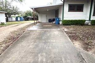 206 Hinton St, Three Rivers, TX 78071 - Photo 3