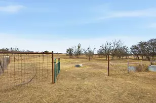 610 Eastview Dr, Georgetown, TX 78626 - Photo 39