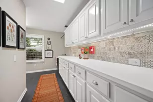 13315 Country Lake Dr, Austin, TX 78732 - Photo 19
