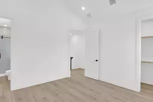 7208 Providence Ave, Austin, TX 78752 - Photo 23