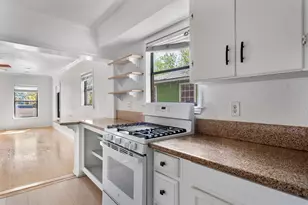 2710 E 3rd St, Austin, TX 78702 - Photo 3