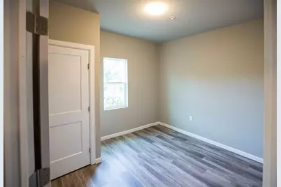 911 W 22nd Street #303, Austin, TX 78705 - Photo 13