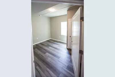 911 W 22nd Street #303, Austin, TX 78705 - Photo 5