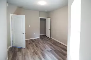 911 W 22nd St, Austin, TX 78705 - Photo 21