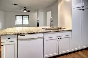 1037 Wilkes Cir, Smithville, TX 78957 - Photo 11