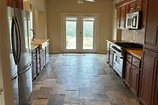 329 Flash Cir, Luling, TX 78629 - Photo 13