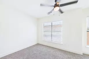 711 W 32nd St, Austin, TX 78705 - Photo 11