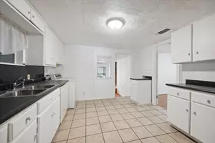 2404 E 14th St, Austin, TX 78702 - Photo 17