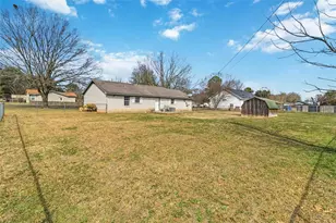 405 Lynch St, Smithville, TX 78957 - Photo 23
