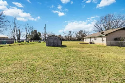 405 Lynch Street, Smithville, TX 78957 - Photo 27