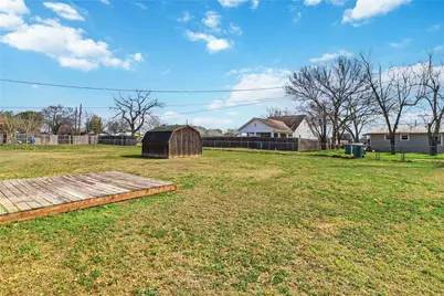 405 Lynch Street, Smithville, TX 78957 - Photo 21