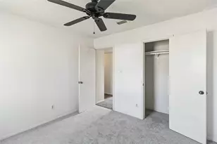 405 Lynch St, Smithville, TX 78957 - Photo 17