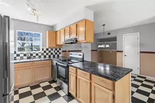 405 Lynch St, Smithville, TX 78957 - Photo 9